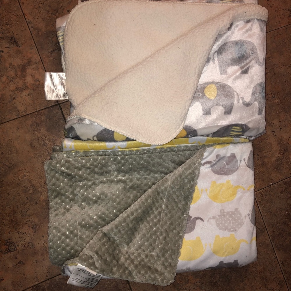 2 yellow and grey plush blankets
